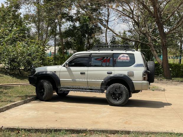 Toyota Land Cruiser Prado 2000 White