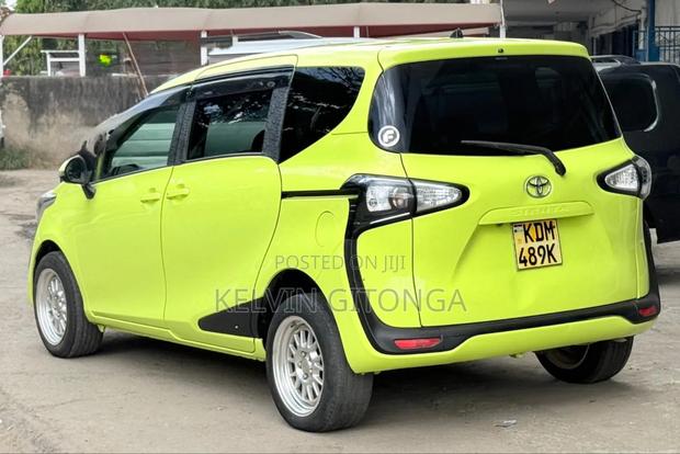 Toyota Sienta 2016 Yellow