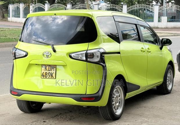 Toyota Sienta 2016 Yellow