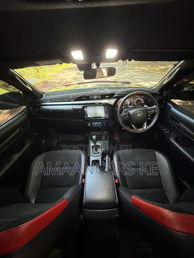 Toyota Hilux 2022 Black
