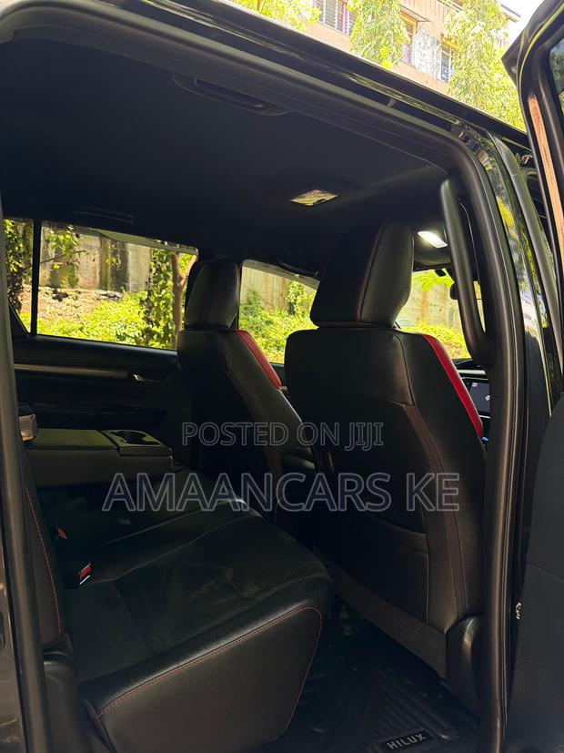 Toyota Hilux 2022 Black