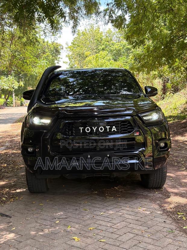 Toyota Hilux 2022 Black