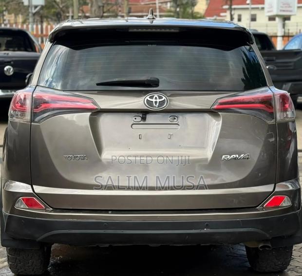Toyota RAV4 2016 Gold