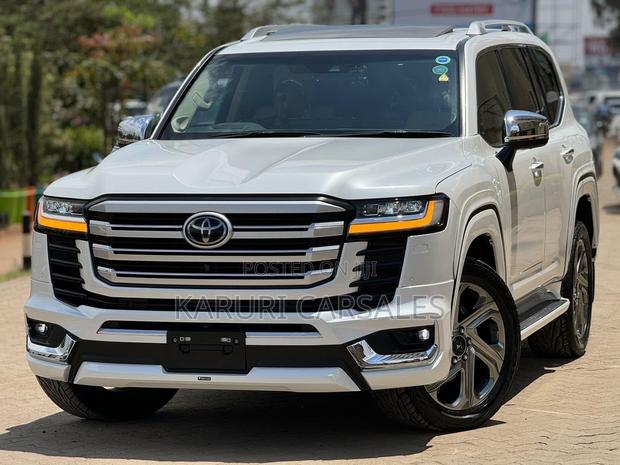 Toyota Land Cruiser LC300 2022 White