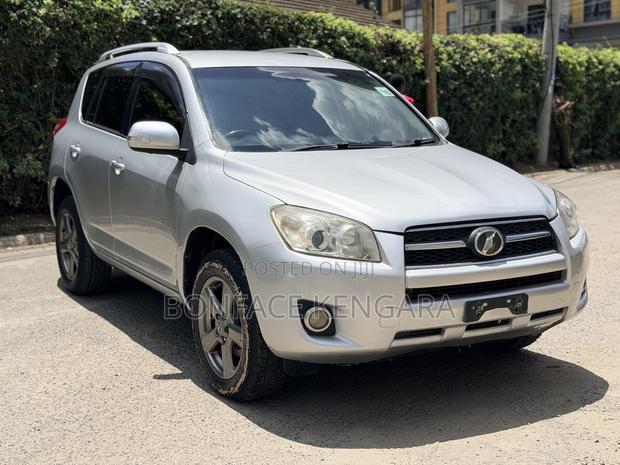 Toyota RAV4 LE FWD (2.5L 4cyl 6A) 2013 Silver
