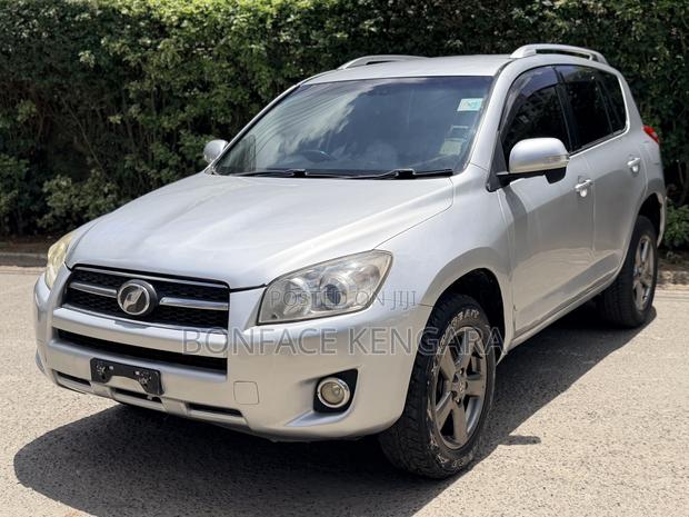 Toyota RAV4 LE FWD (2.5L 4cyl 6A) 2013 Silver