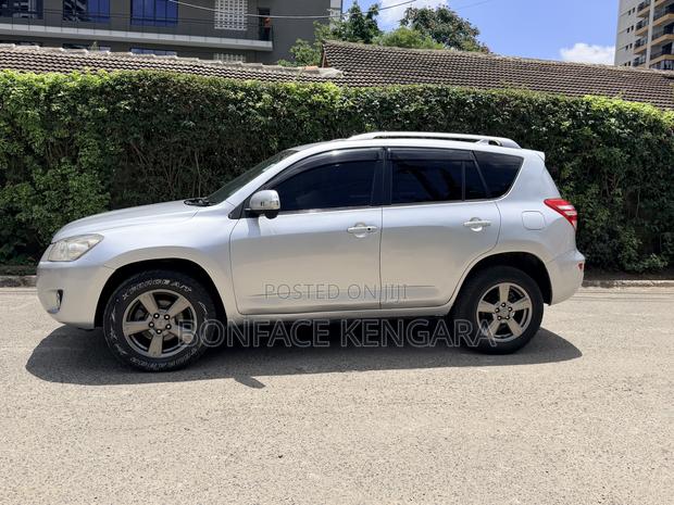 Toyota RAV4 LE FWD (2.5L 4cyl 6A) 2013 Silver