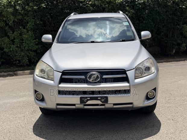 Toyota RAV4 LE FWD (2.5L 4cyl 6A) 2013 Silver