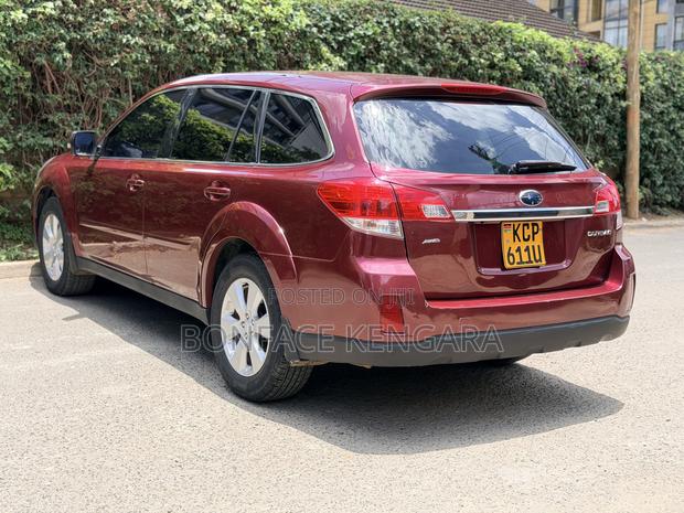 Subaru Outback 2.5i 2010 Red