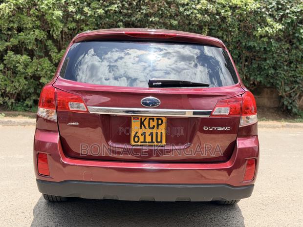 Subaru Outback 2.5i 2010 Red