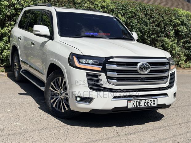 Toyota Land Cruiser 4.6 V8 ZX 2014 White