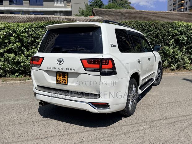 Toyota Land Cruiser 4.6 V8 ZX 2014 White