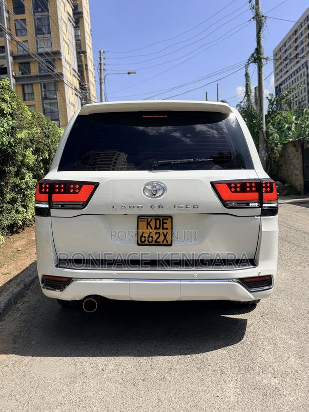 Toyota Land Cruiser 4.6 V8 ZX 2014 White