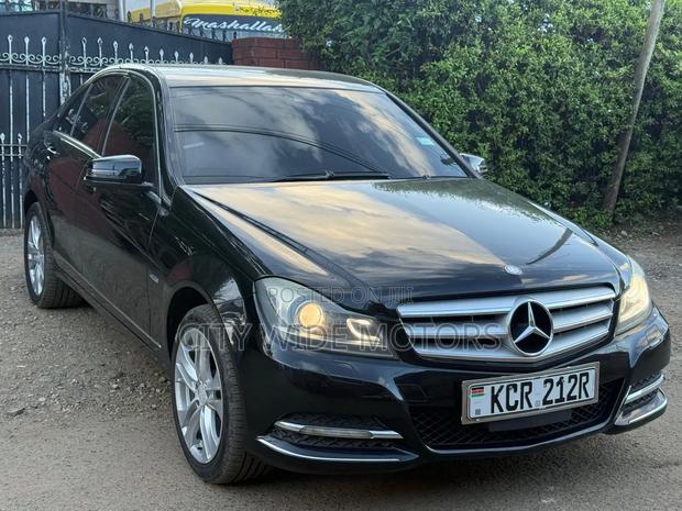 Mercedes-Benz C200 2011 Black