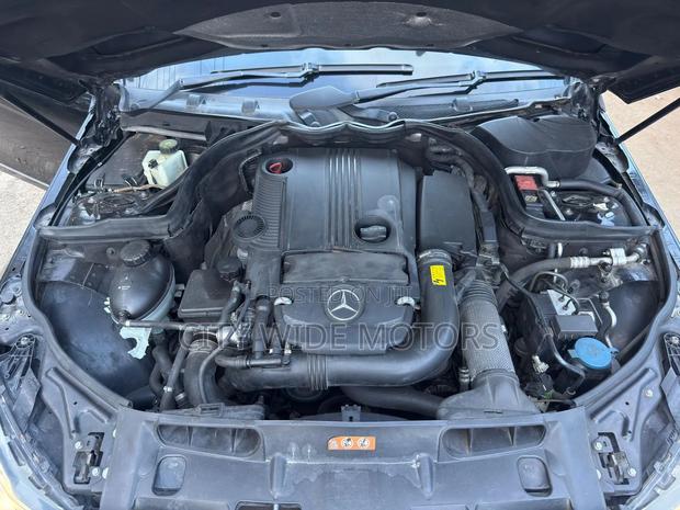 Mercedes-Benz C200 2011 Black