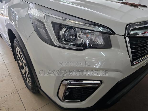 Subaru Forester Premium AWD 2019 White