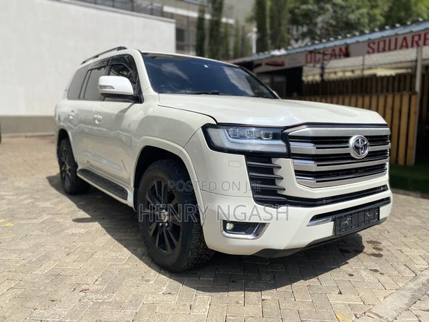 Toyota Land Cruiser 2015 White