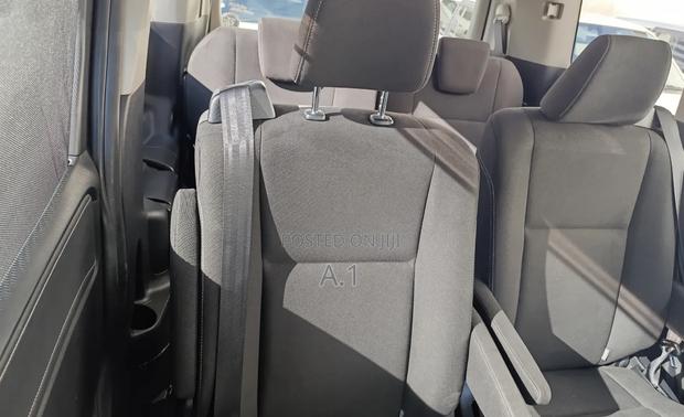 Toyota Esquire 1.8 FWD Hybrid (7 seater) 2018 Purple