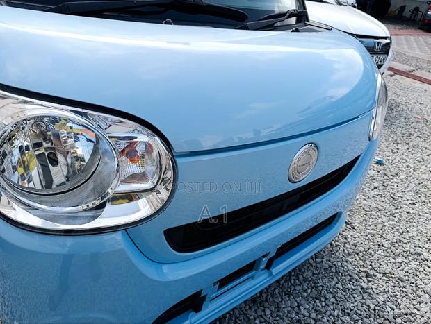 Daihatsu Cast 2018 Blue