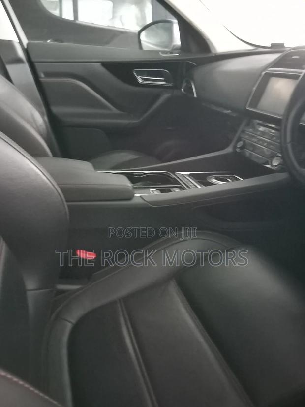 Jaguar F-Pace 2017 White