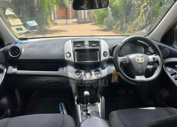 Toyota Vanguard 2010 Black