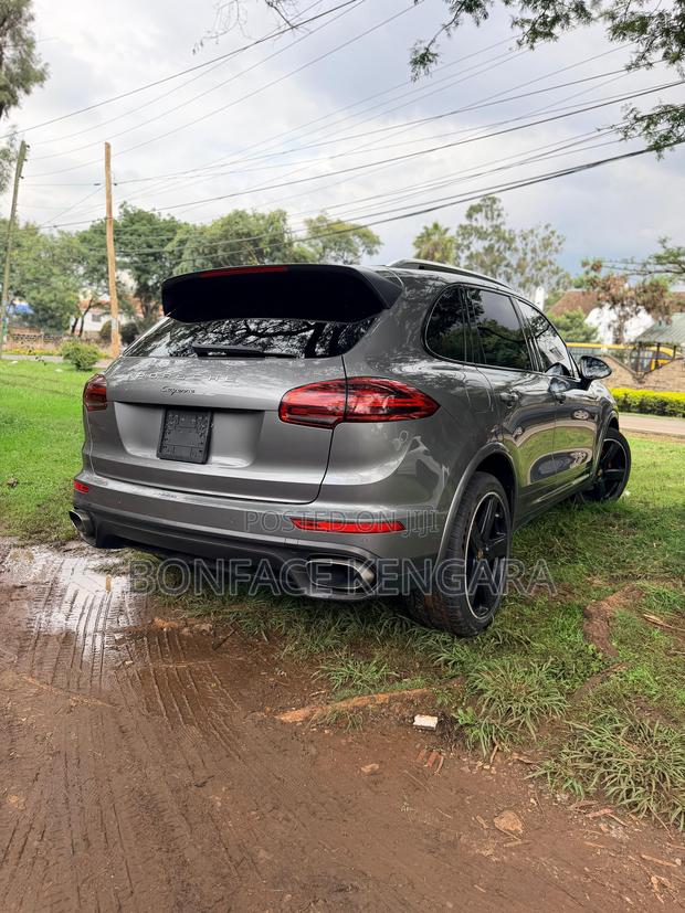 Porsche Cayenne Platinum Edition AWD 2018 Gray