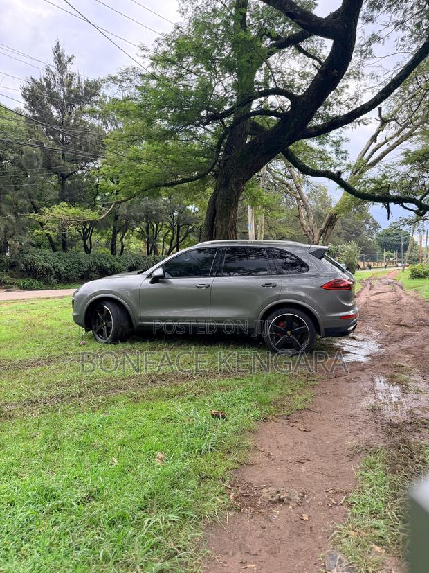Porsche Cayenne Platinum Edition AWD 2018 Gray