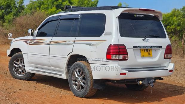 Toyota Land Cruiser 100 4.2 TD Executive 2004 White