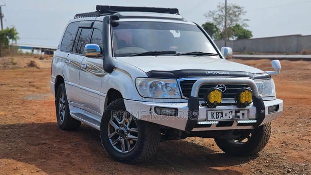 Toyota Land Cruiser 100 4.2 TD Executive 2004 White