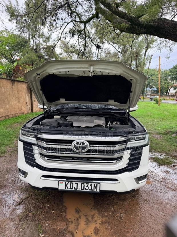 Toyota Land Cruiser 4.6 V8 AX G Selection 2015 White