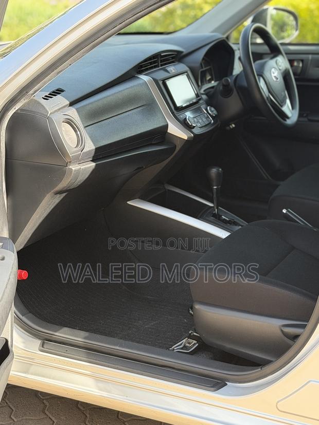 Toyota Corolla Fielder 1.5 Hybrid FWD 2020 Silver
