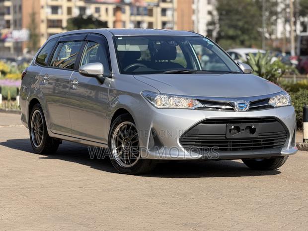 Toyota Corolla Fielder 1.5 Hybrid FWD 2020 Silver