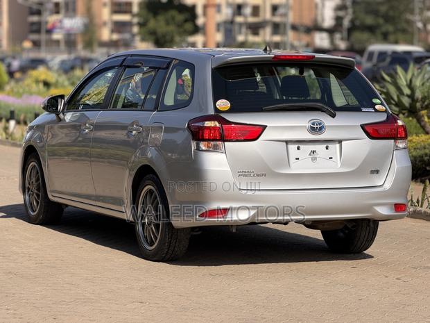 Toyota Corolla Fielder 1.5 Hybrid FWD 2020 Silver