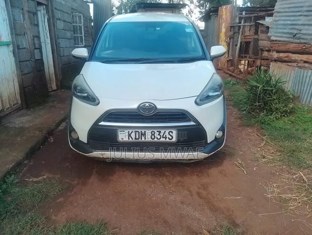 Toyota Sienta 2017 White