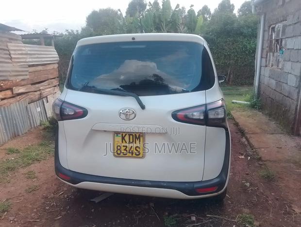 Toyota Sienta 2017 White