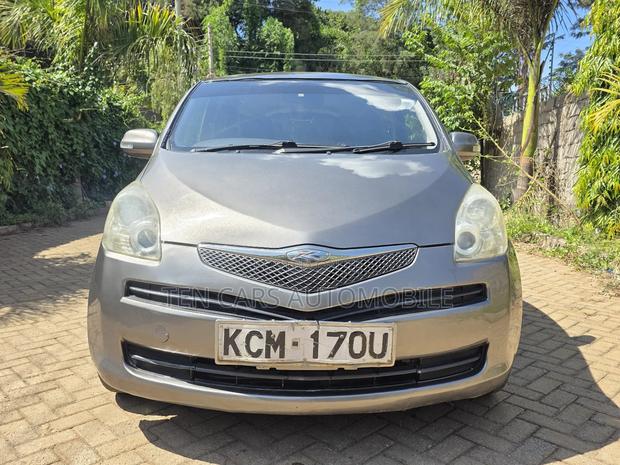 Toyota Ractis 2010 Silver