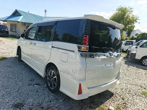 Toyota Voxy 2020 White