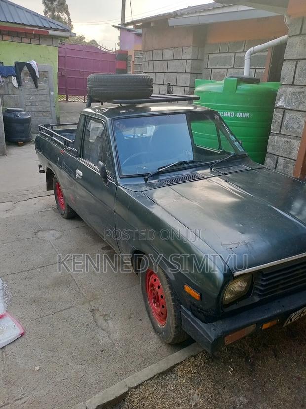 Nissan Pick-Up 2002 Green
