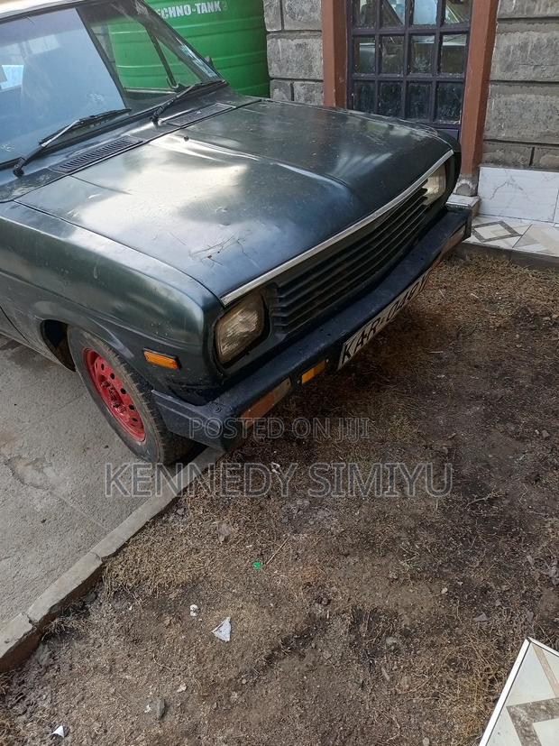 Nissan Pick-Up 2002 Green