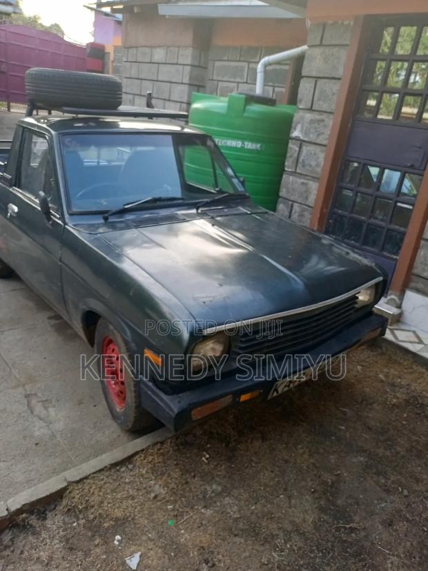 Nissan Pick-Up 2002 Green