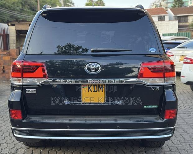 Toyota Land Cruiser 4.6 V8 ZX 2016 Black