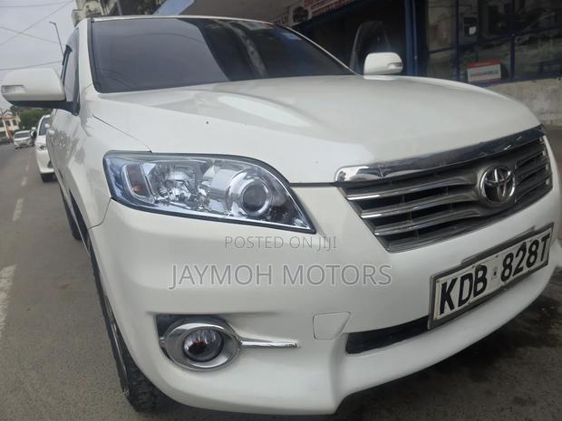 Toyota Vanguard 2013 White
