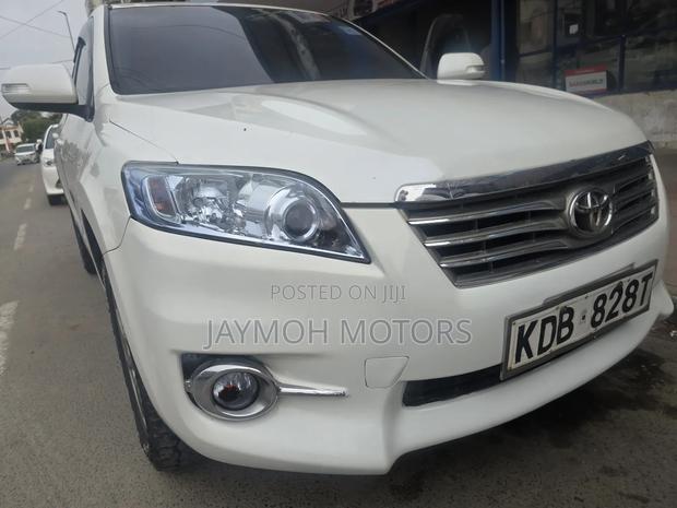 Toyota Vanguard 2013 White