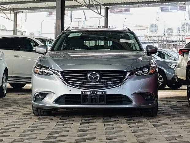 Mazda Atenza 2018 Silver