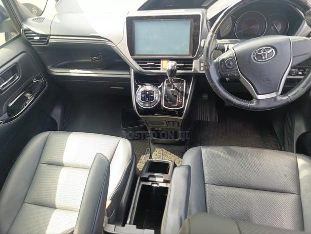 Toyota Esquire 2.0 FWD (7 seater) 2019 Black
