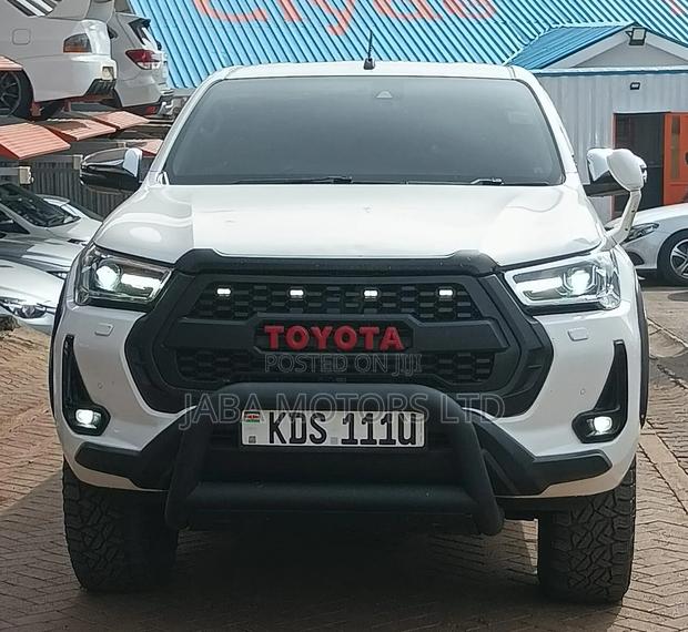 Toyota Hilux 2020 White
