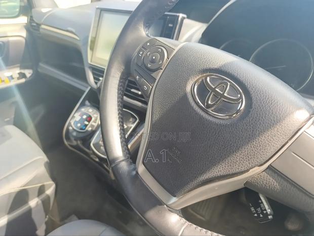 Toyota Esquire 2.0 FWD (7 seater) 2018 Black