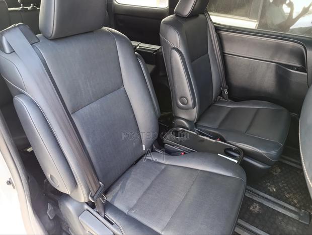 Toyota Esquire 1.8 FWD Hybrid (7 seater) 2018 White