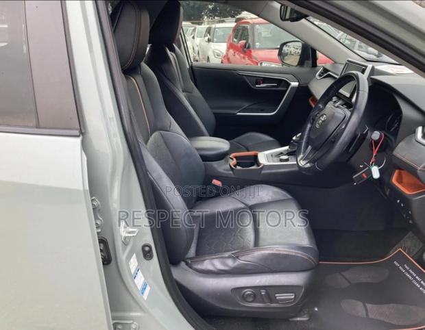Toyota RAV4 2020 Green