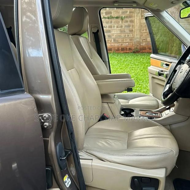 Land Rover Discovery 2013 Gray